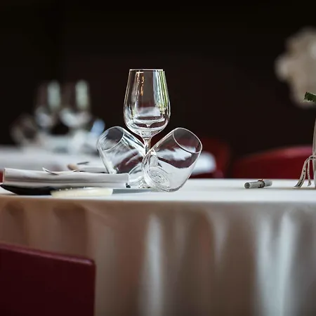 Maison Decoret - Relais & Chateaux מלון 4*