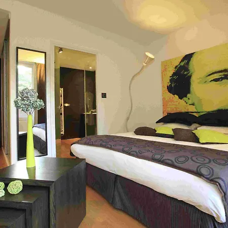 Maison Decoret Hotel 4*